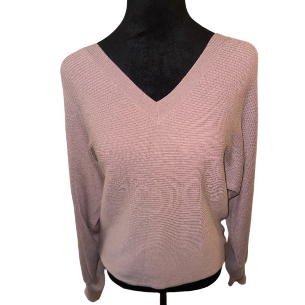 Women's V-Neck Sweater - lilac see the back of sweater